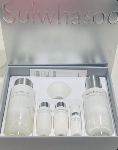 Sulwhasoo The Ultimate S Enriched Water & Emulsion Set - Image 13